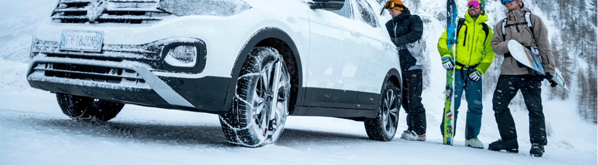 Choisir et installer des chaînes ou chaussettes à neige sur sa voiture